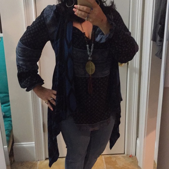 Completely reversible 100% soft viscose Aztec vest - Picture 7 of 8